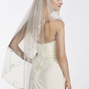 David’s bridal 2 tier elbow length ivory veil.